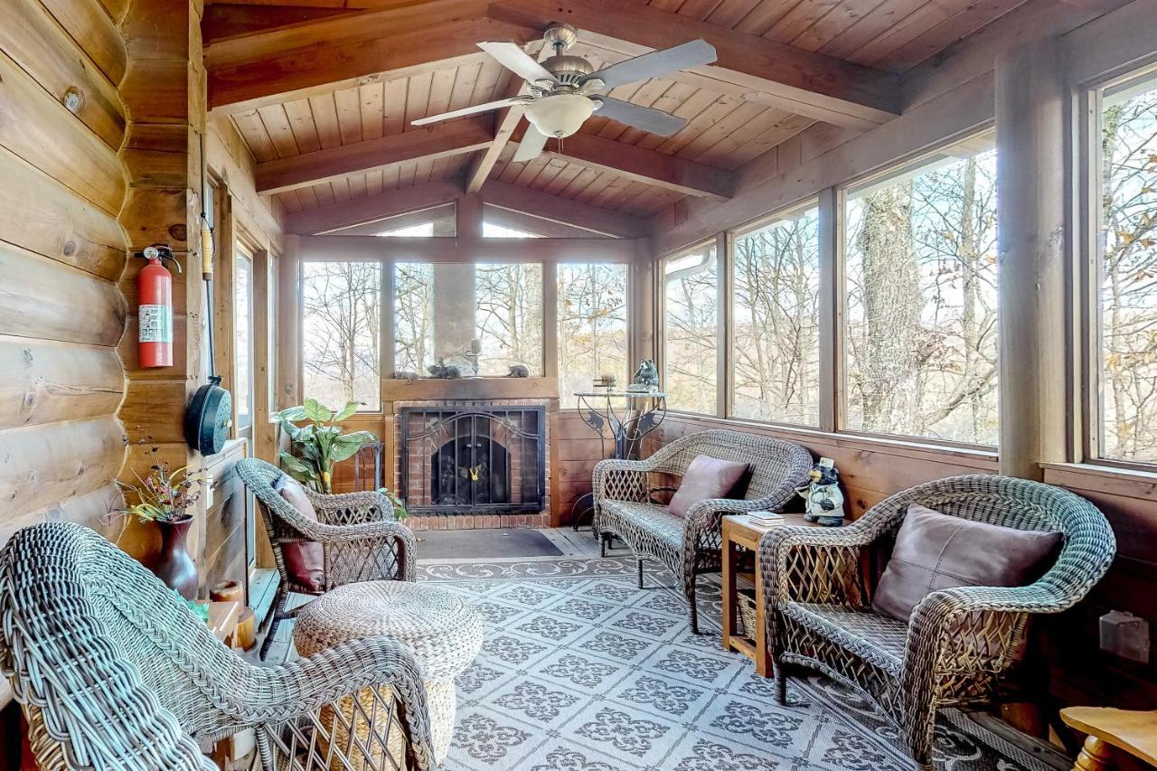 Lazy Bear Lodge Sevierville Extérieur photo