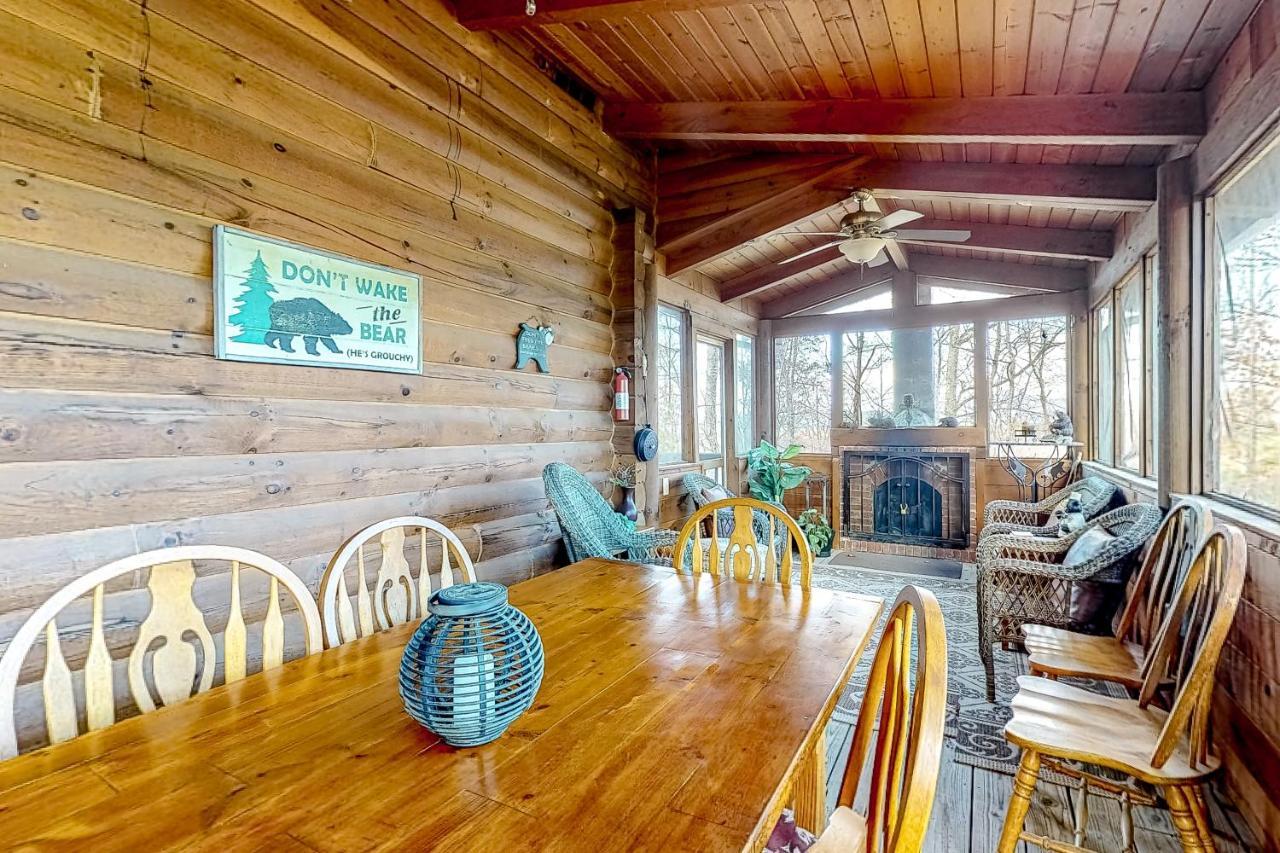 Lazy Bear Lodge Sevierville Extérieur photo